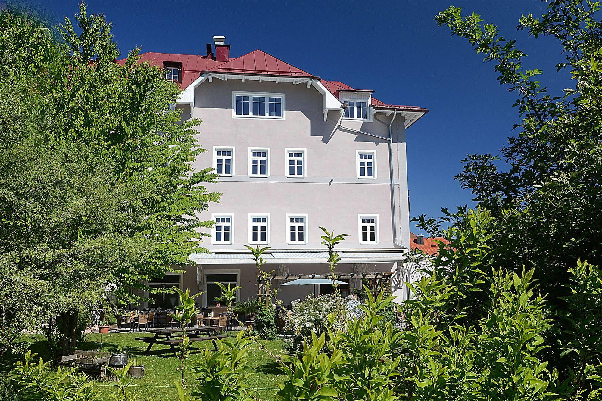 Отель The Townhouse Рупольдинг Экстерьер фото
